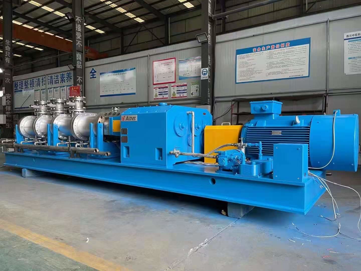 90KW 250mm Twin Screw Extruder Center Distance 186mm