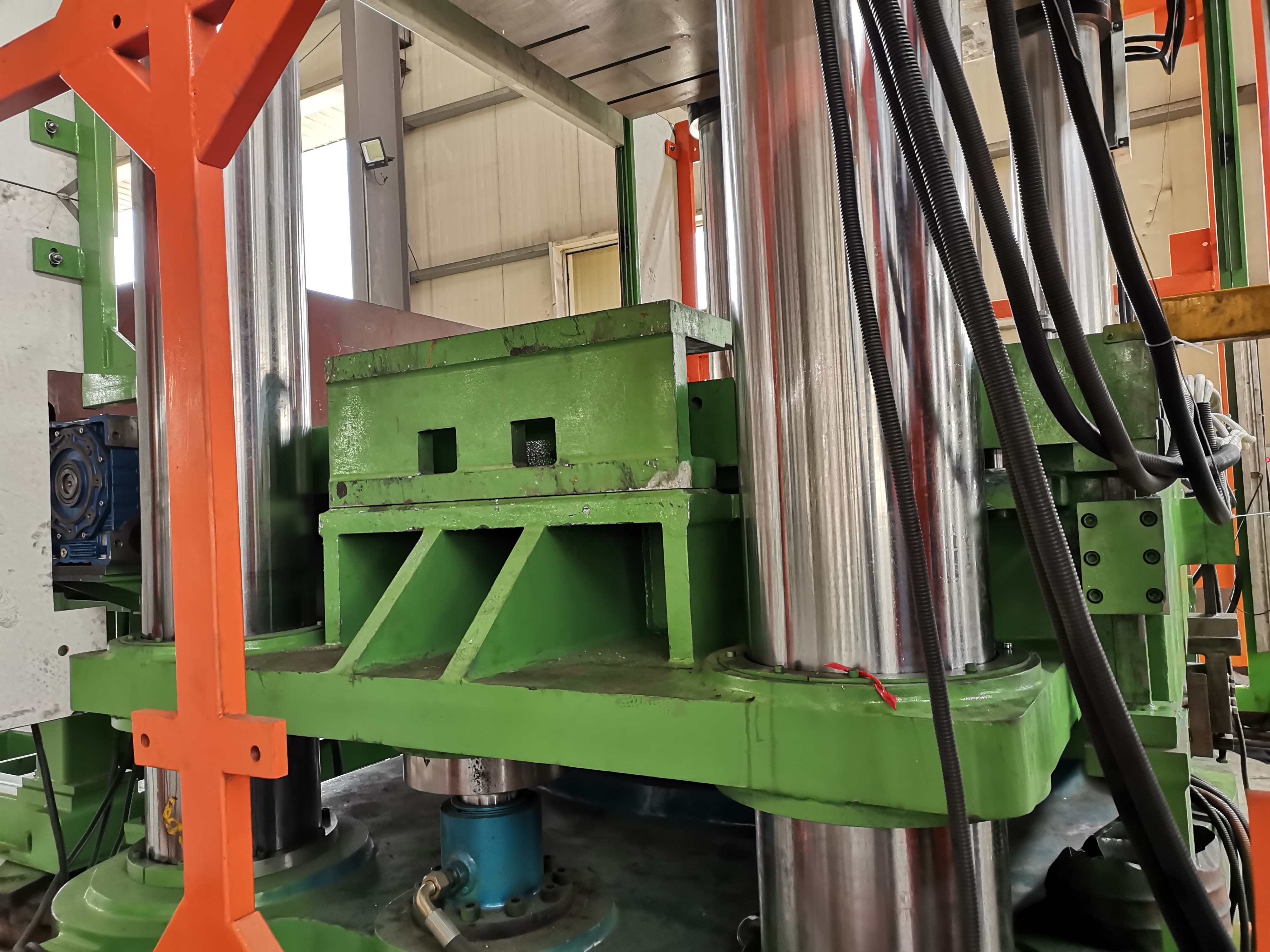 Solid Tire Press Machine XLB-D Y 1200*1200 to Meet Different Customer's Demands
