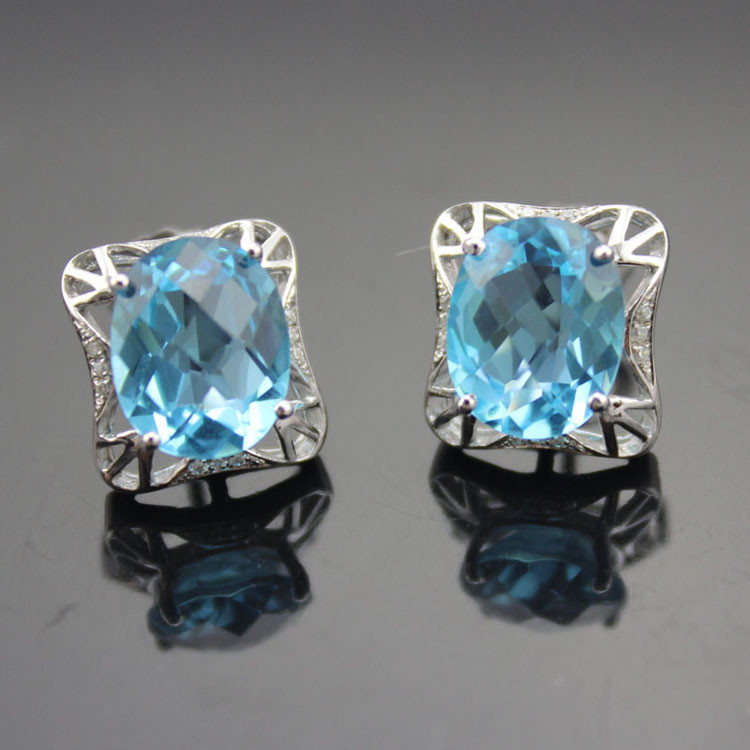 Women Fashion Jewelry 925 Silver Oval Garnet Cubic Zirconia Stud Earrings (E05)