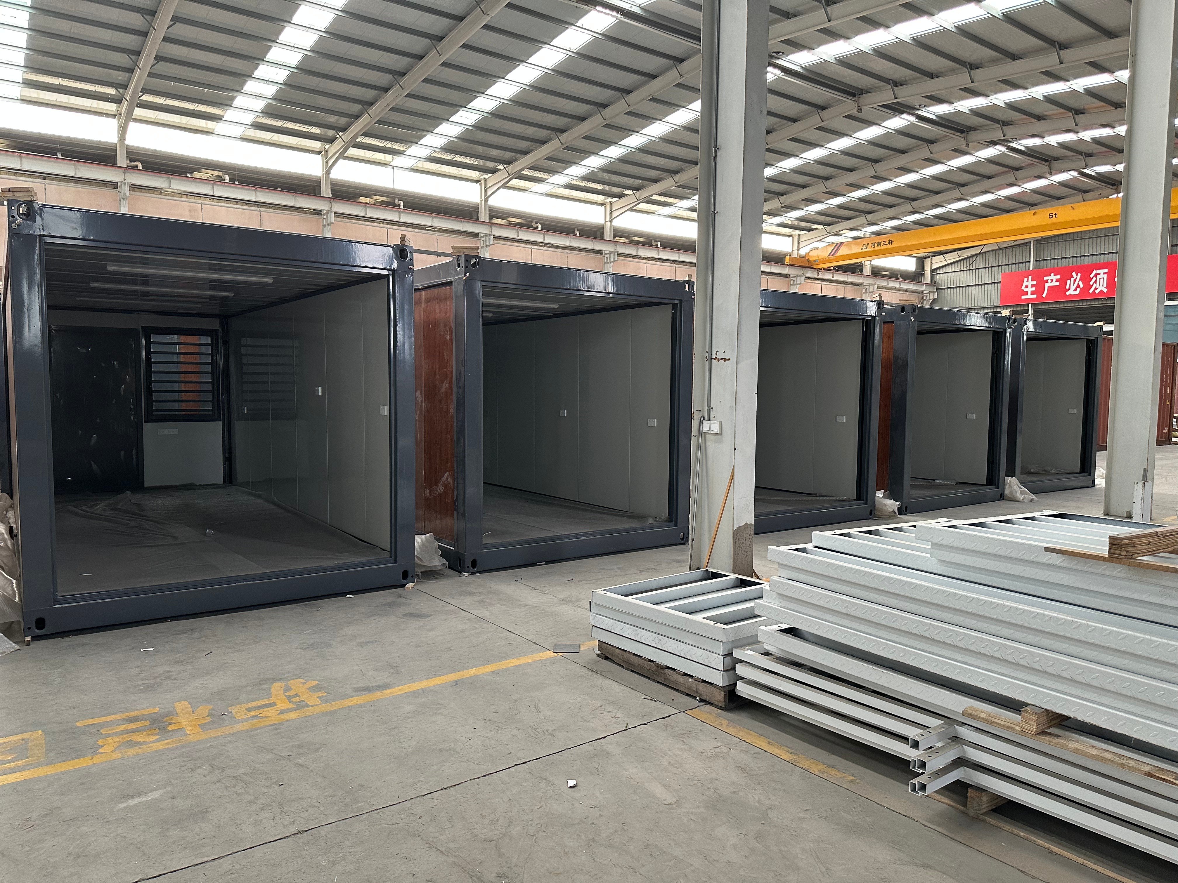 Customized 20FT/40FT Modern Style Folding Container House for 3 Bedroom Living