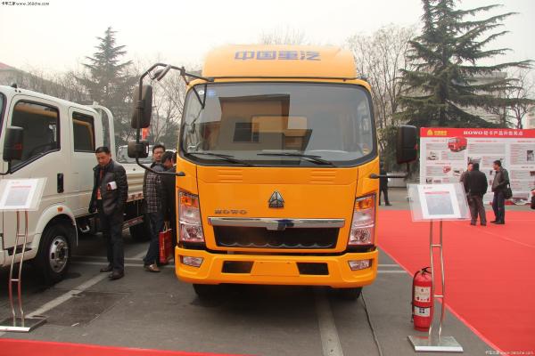 4X2 8 Ton Light Duty Commercial Truck / EURO II Unloading Truck , Best Helper ,
