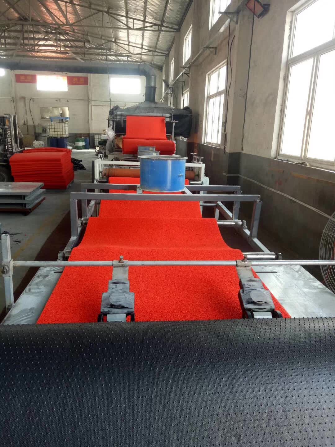 PVC Coil Plastic Mat Manufacturing Machine With Advanced Pneumatic Parts