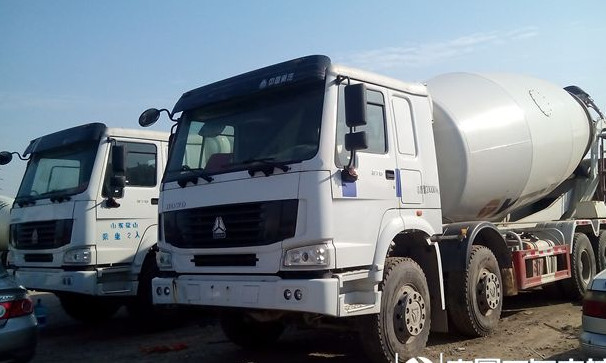 ISO Standard Concrete Mixer Truck With Reduction Box / Motor 290HP