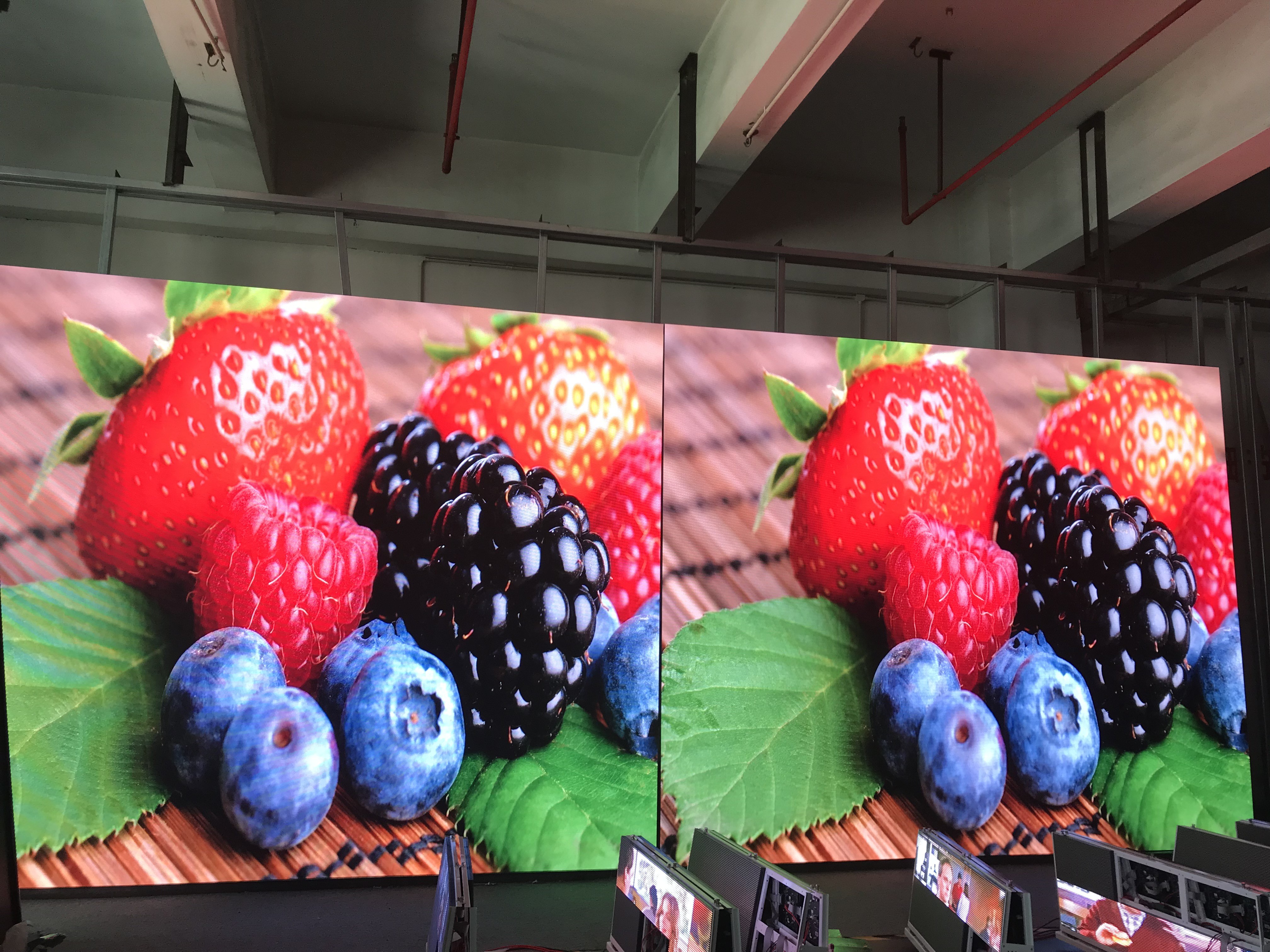 128*128mm High Resolution LED Screen 250000 dots for Advertising