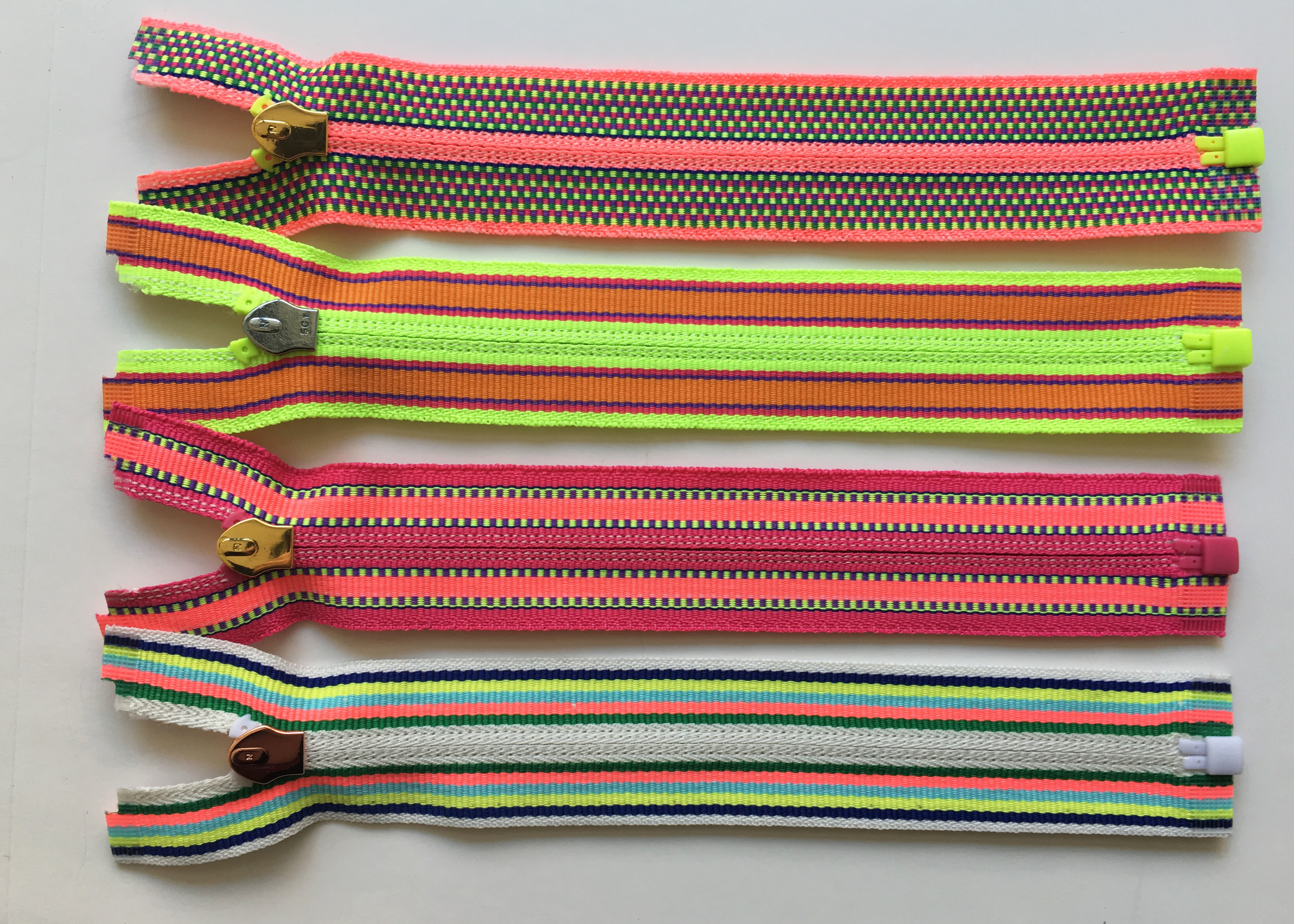 European style fashion backpack colorful coil nylon zippers with auto - lock slider plated coated