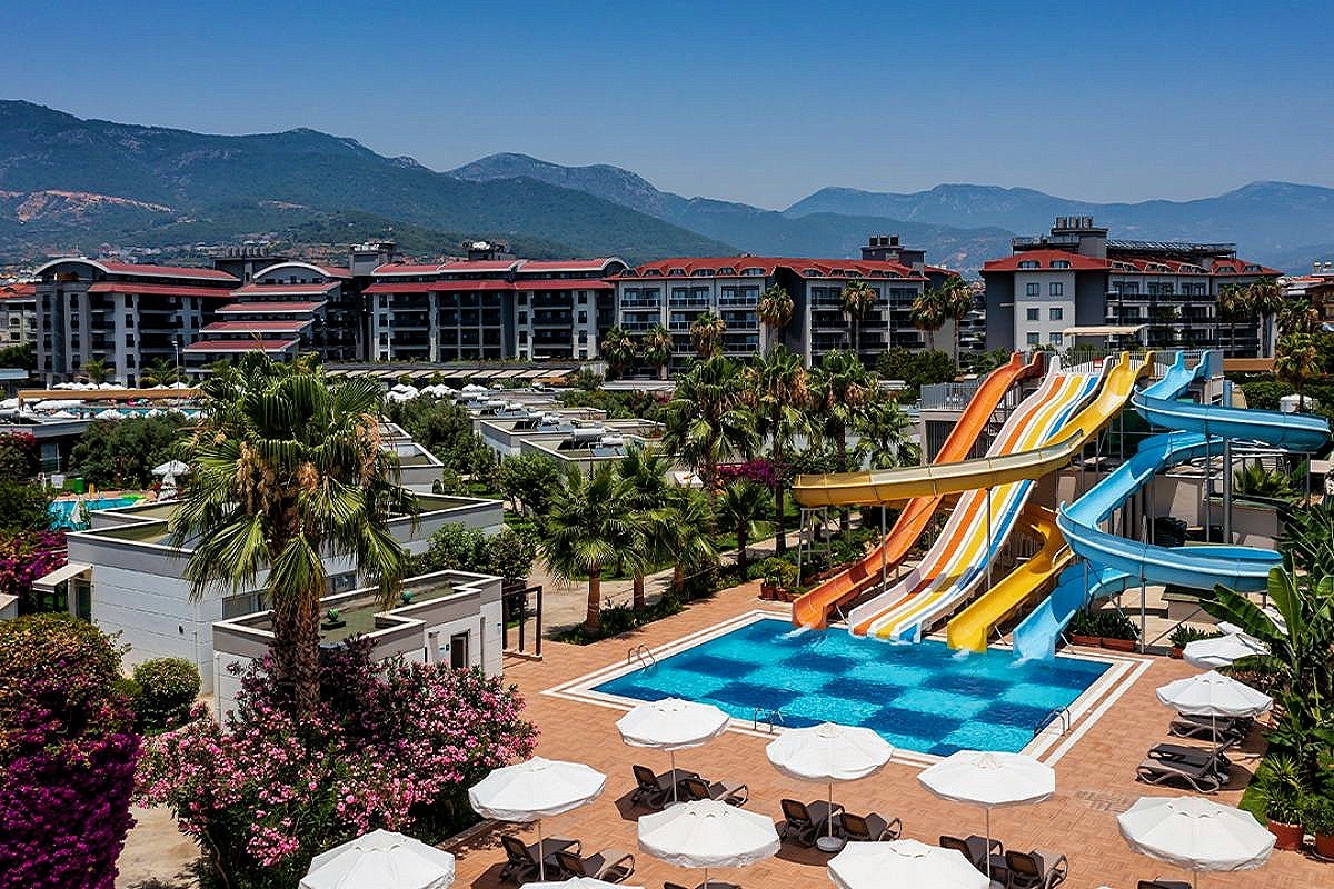 Hot Dipped Galvanized Steel Water Amusement Park Swimming Pool Equipment Fiberglass Water Slide