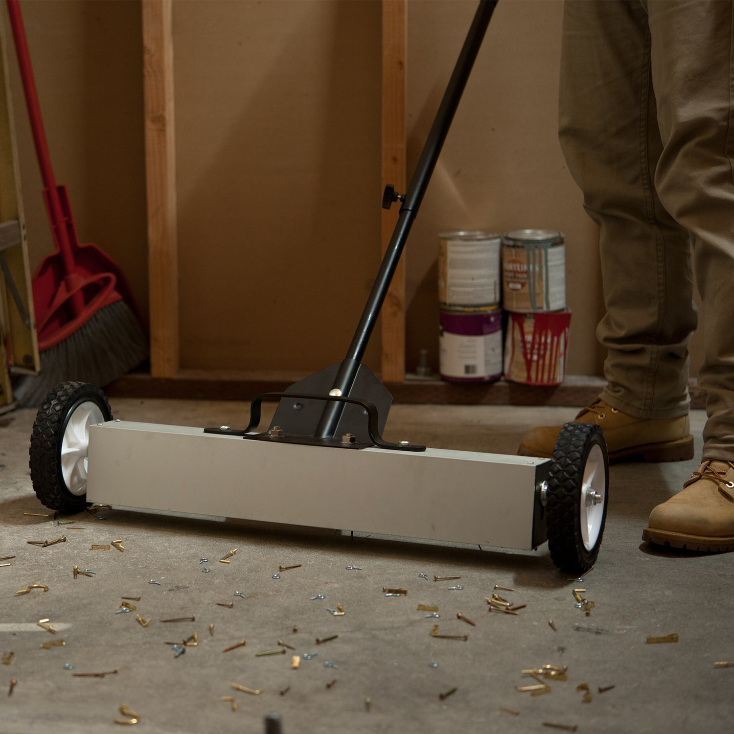 Light Hand Push Type Metal Street Sweeper for Customer's Road Magnet Sweeping