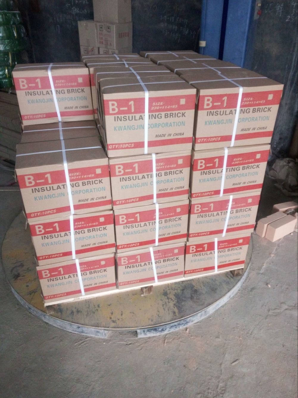 Red Clay Insulating Fire Brick 230*114*65mm 0.6/0.8 Bulk Density Heat Resistance