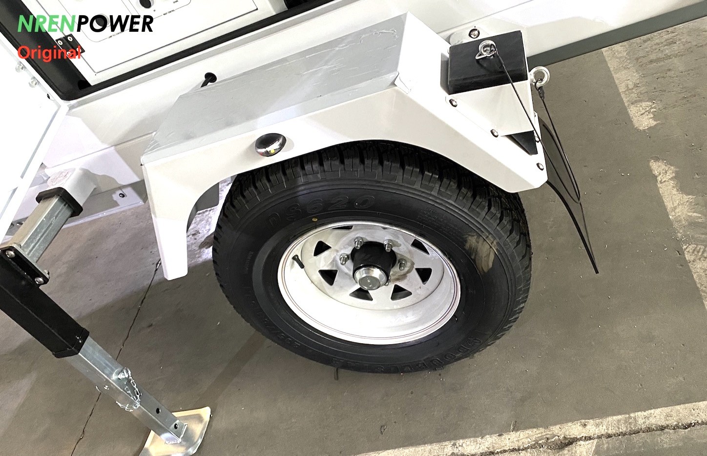 mobile solar trailer lighting tower-9m hydraulic mast-4x435 solar panels-8x200AH batteries