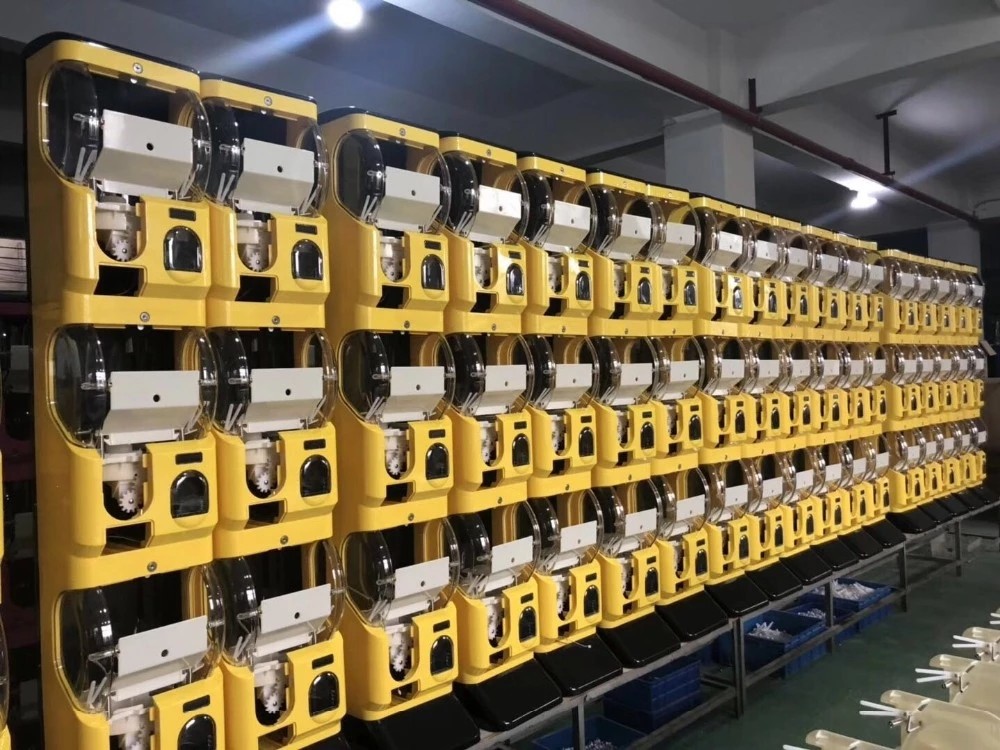 Coin Operated Arcade Claw Machine , Gashapon Dispenser Display Plastic Capsule Toy Vending Machine
