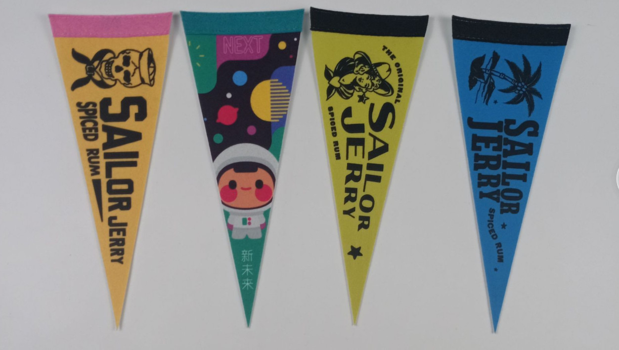 Custom Polyester Waterproof Felt Triangle Banner Silk Screen Printing