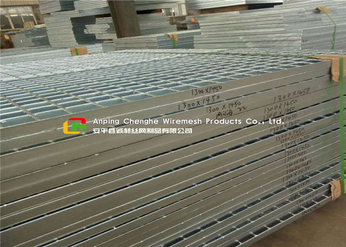 Angle Bar Carbon Steel Bar Grating Panel , High Load Steel Grate Decking