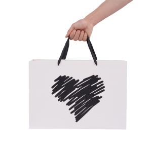 China Specialty Paper Fashion Industry Valentine's Day Gift Shopping Hand Length Handle Bags wholesale