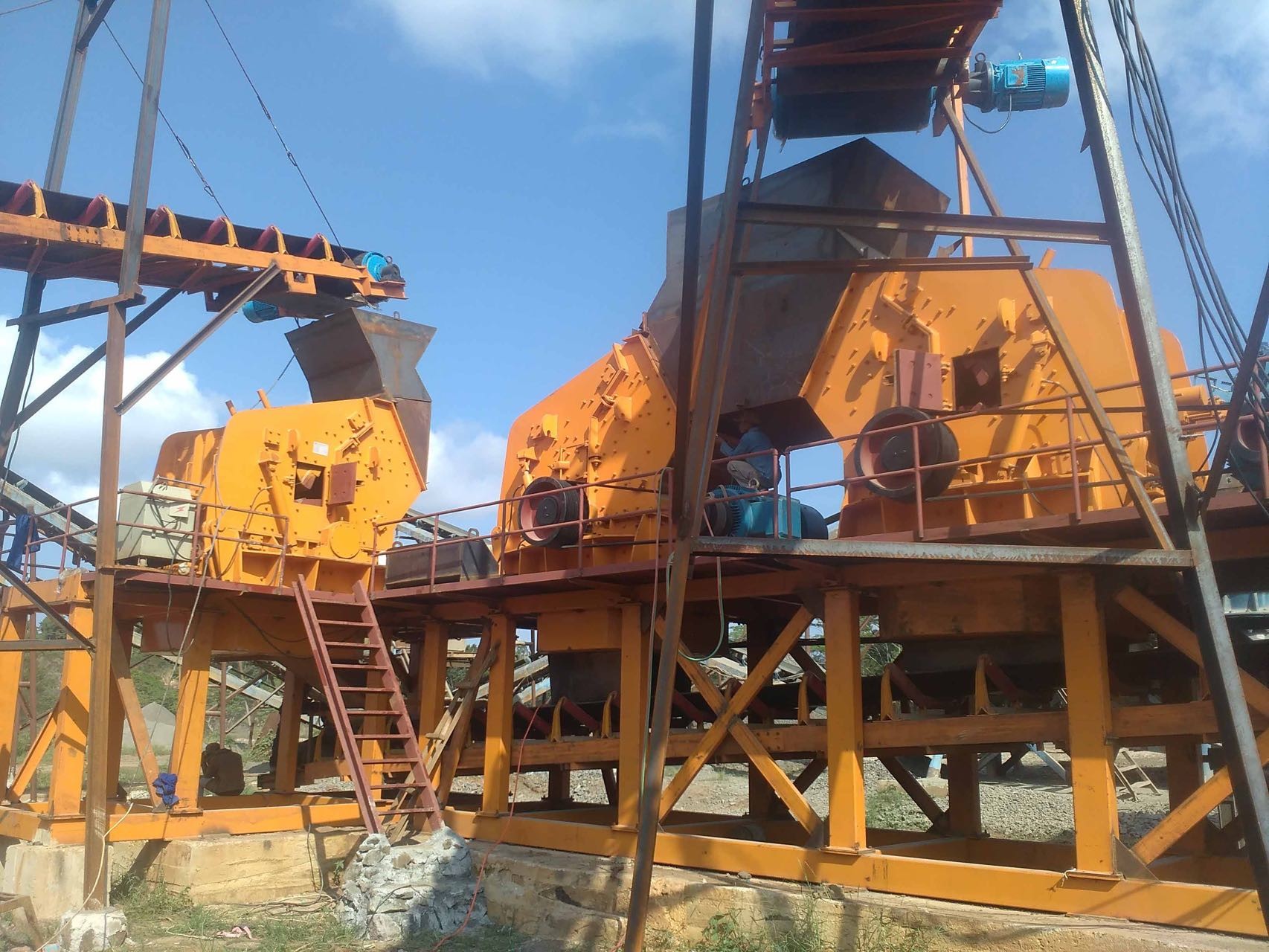 Compact Slag Stone Vertical Shaft Fine Impact Hammer Crusher High Efficient