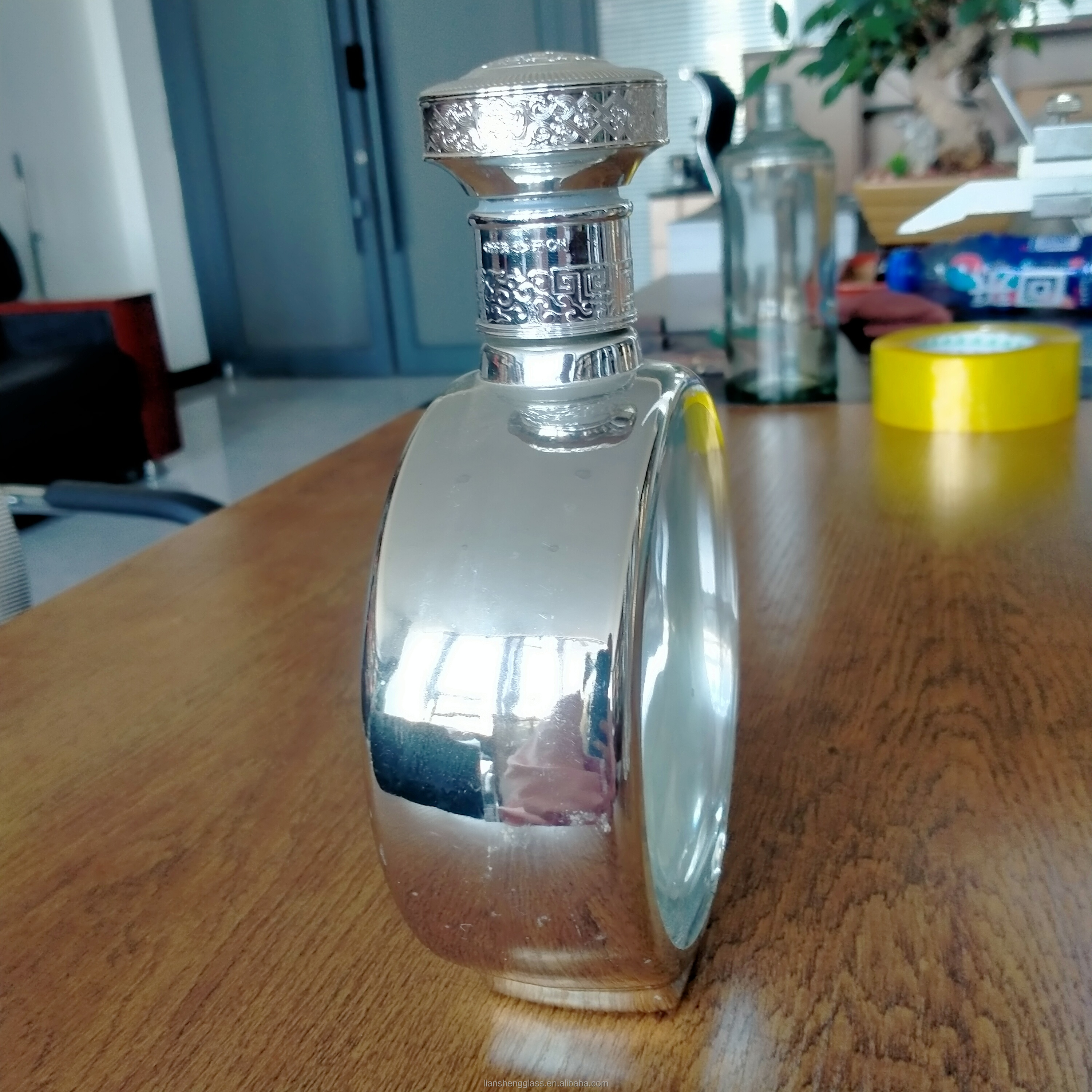 Clear Glass Custom Electroplated Gold Gin Champagne Liquor Vodka Bottle With Cork Cap