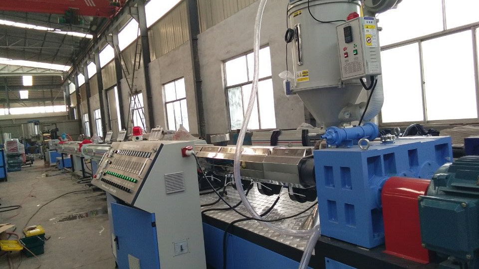 Low Noise Plastic Pipe Extrusion Line / PP PPR Water Pipe Single Screw Extruder Machine