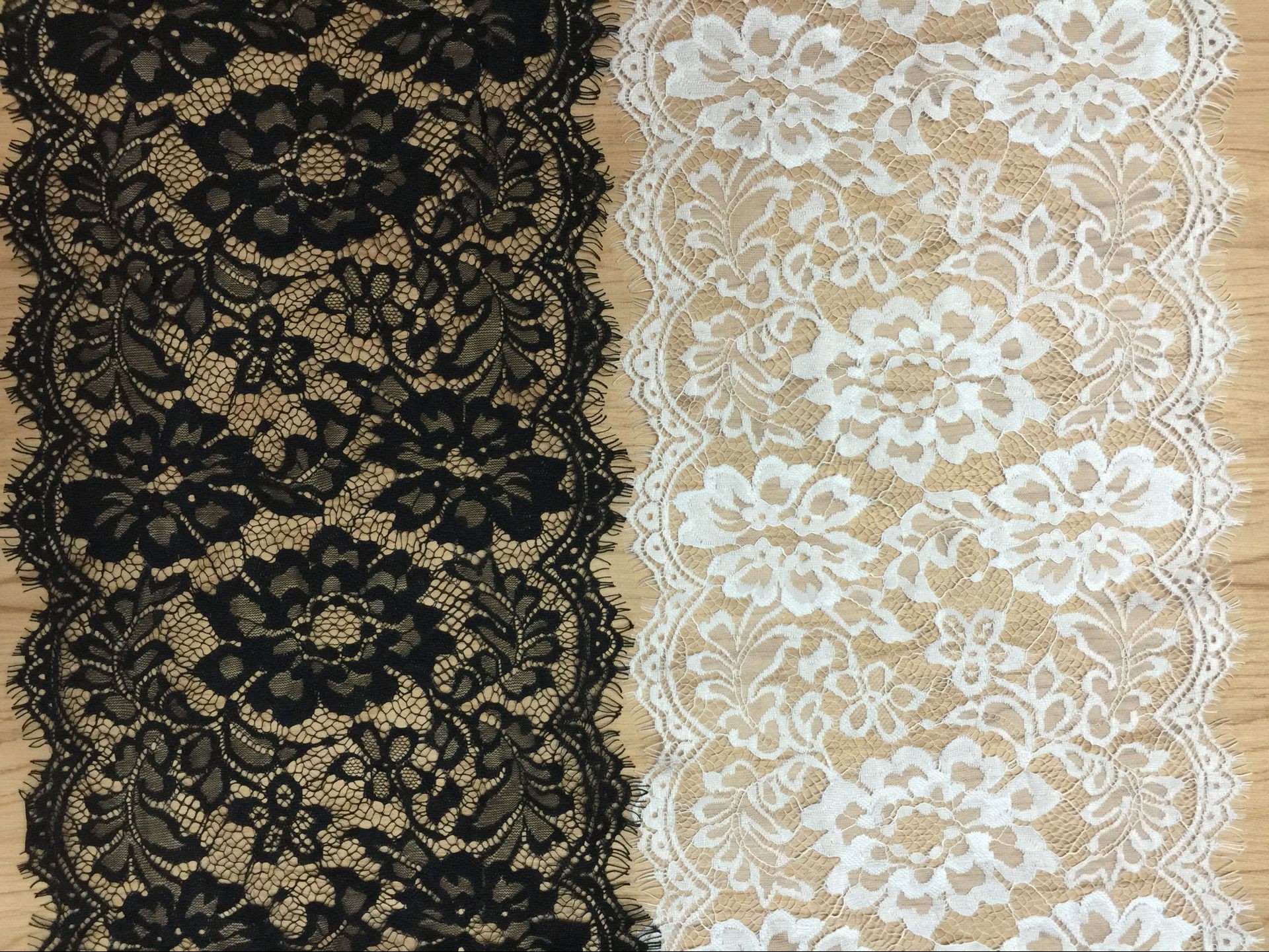 29cm * 300cm 2017 Fashion Lace Border Eyelash Lace Edge in Black/Ivory color