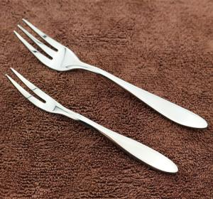 China hot sale 18/10 Stainless steel flatware/cutlery/fork/dinner fork wholesale