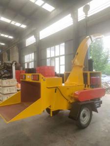 China Wood Chipper processing Machine Wood Crusher Price, Diesel Crusher with wheels for wood branches wholesale