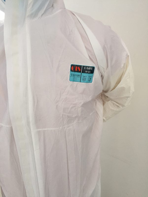 Highly breathable Disposable Isolation Gowns Work Coverall With Reflective Tape