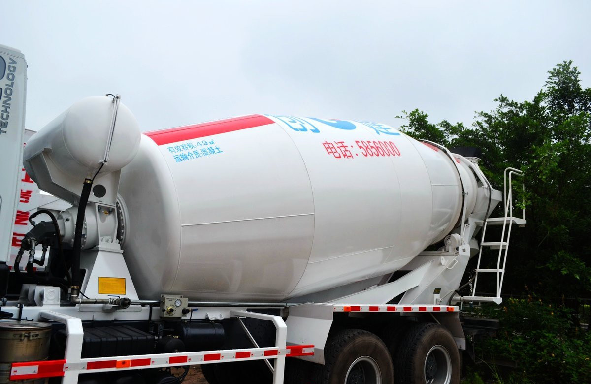 Hongyan 6*4 Iveco Small Concrete Mixer Truck 5 Cubic 10 Tires Left Hand Drive Euro 4