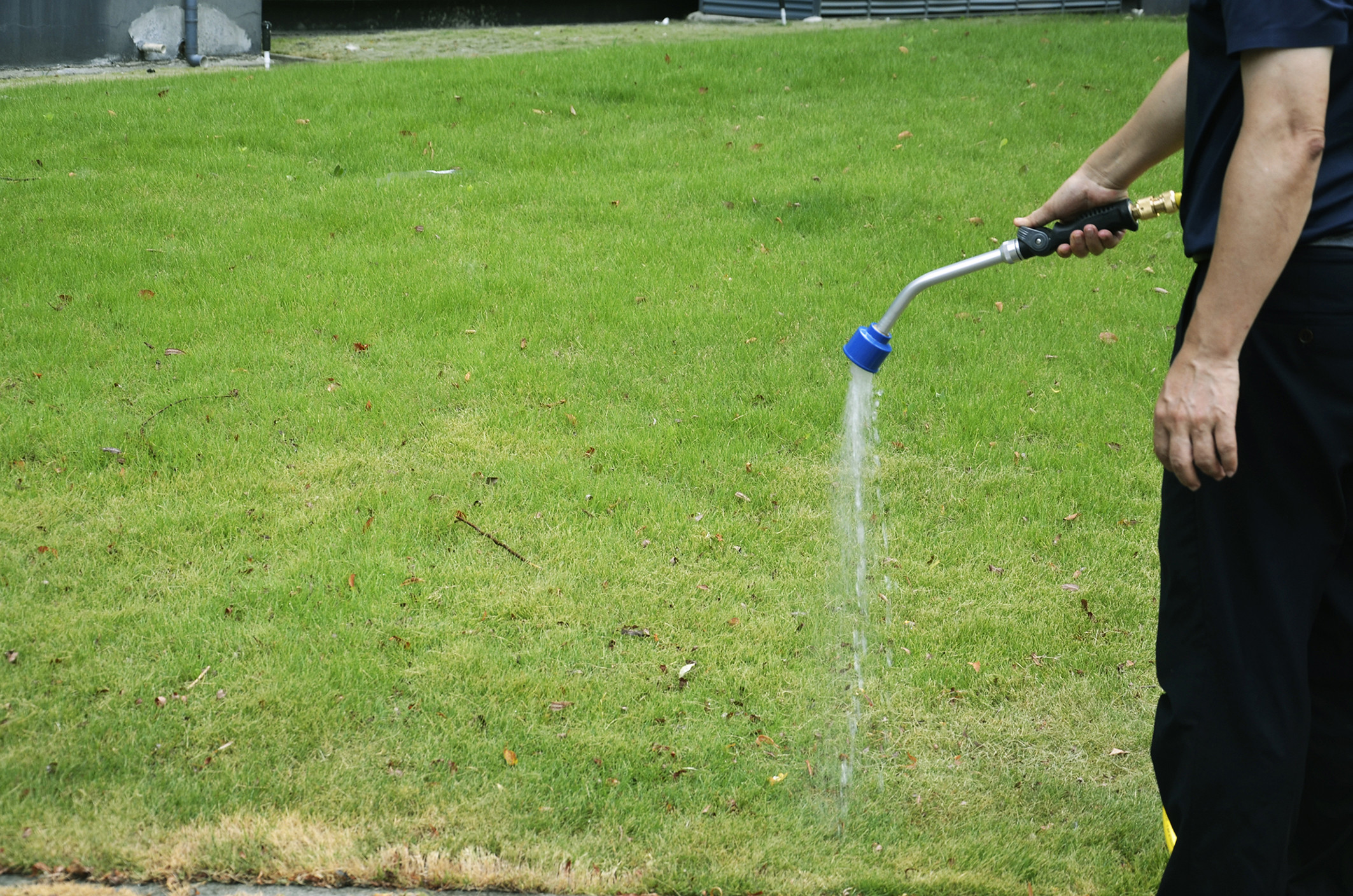 Thumb Control Metal Extended Soft-rain Sprayer