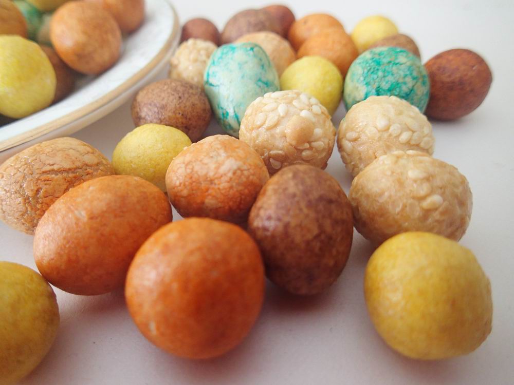 Various Color Japanese Peanut Crackers Crunchy Mixed Sugar Coated Peanuts