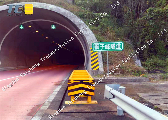Wear Resistant Quadguard Crash Cushion Anti Collision Pad Redirective Attenuator