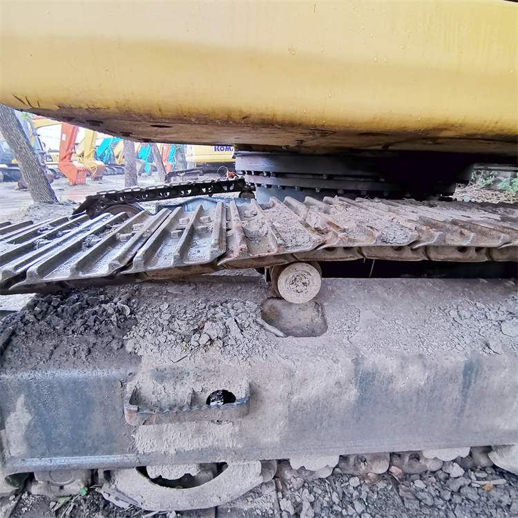 Japan Used Komatsu PC200-7 Excavator with Original Hydraulic Cylinder in Good Condition