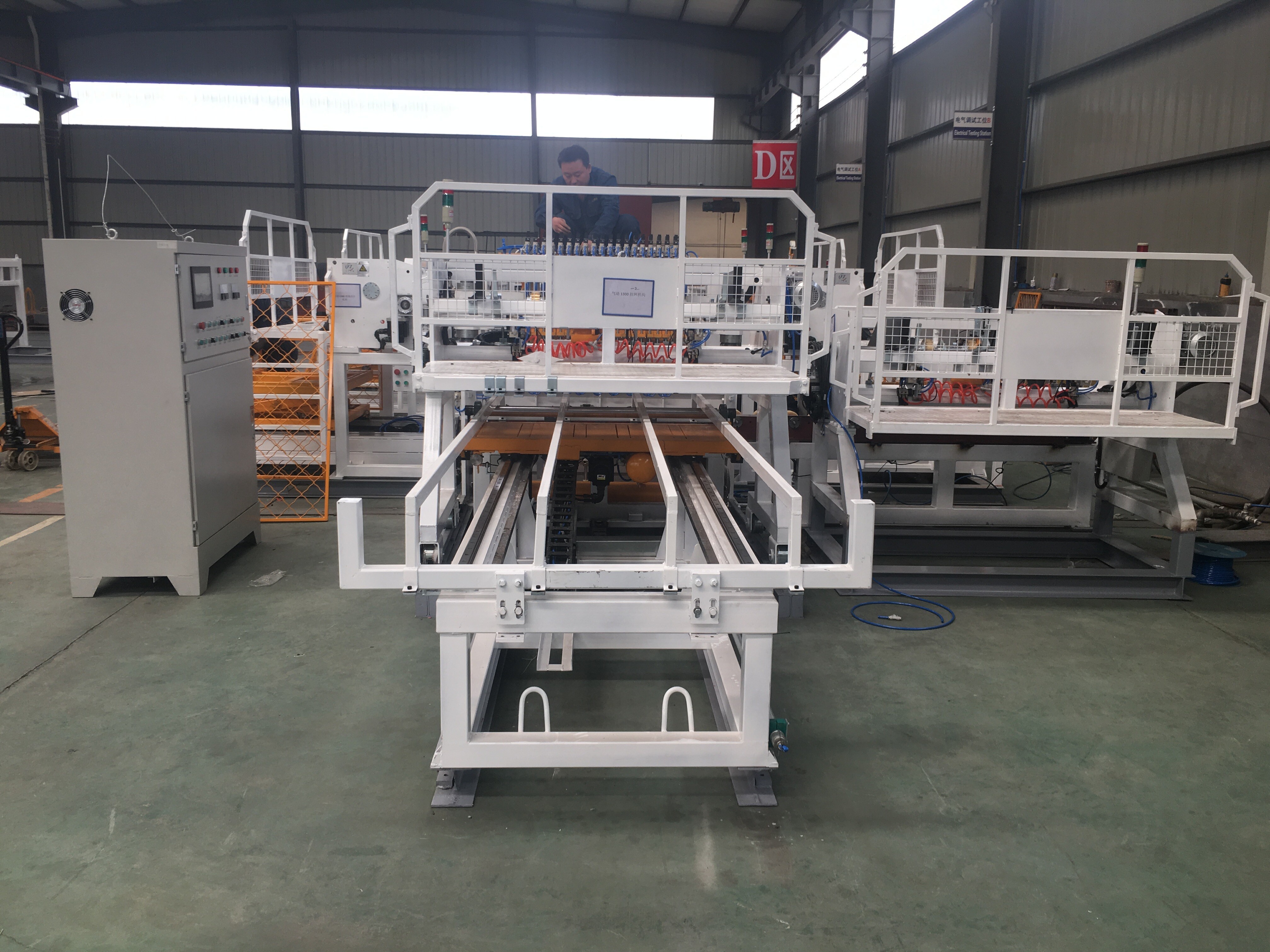 Pneumatic 380V 3phase Fence Mesh Welding Machine For Galvanized Panel