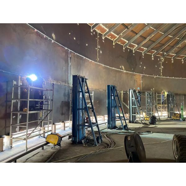 Heavy-duty load and harsh industrial environment storage tank screw jack