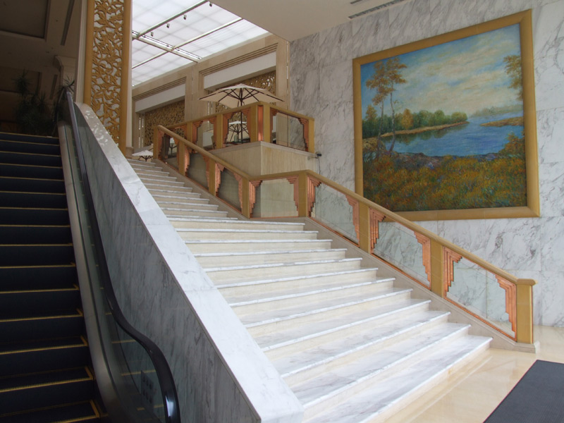 High Polished Modern Design Calacatta White Marble Stairs and Steps for Indoor Villa