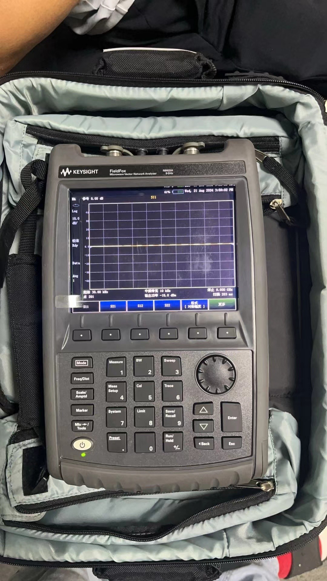 Portable Keysight N9925A FieldFox Handheld Microwave Vector Network Analyzer 9 GHz