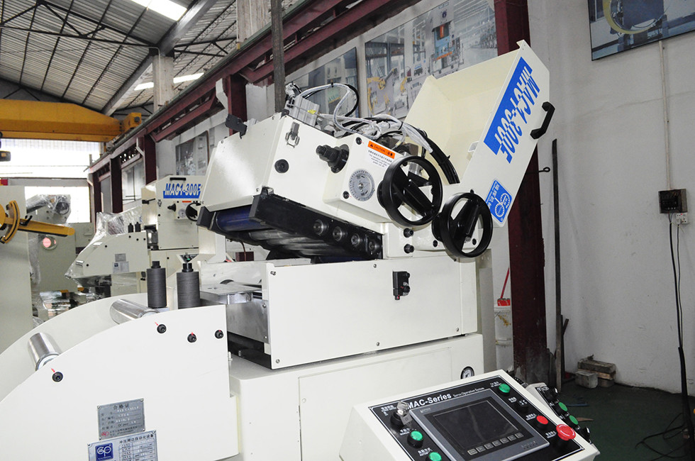 Automatic Coil Sheet Stamping NC Compact Straightener Feeder Mandrel Expansion