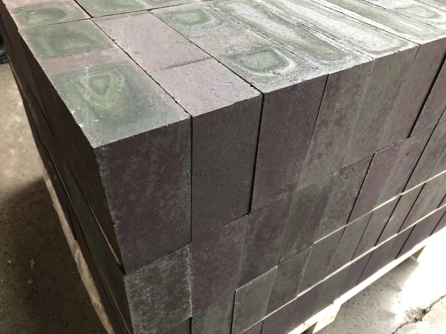 60-80% Al2O3 Content High Temperature Chrome Corundum Fire Refractory Checkers Brick for Glass Furnace
