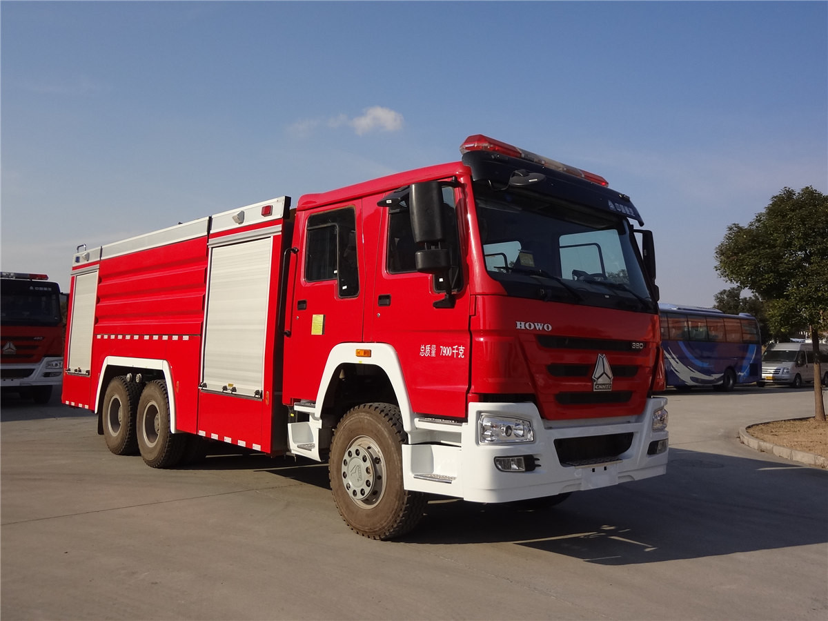 6x4 Drive Type Foam Fire Truck With Flat Top Metal Forward Turnover Cabin