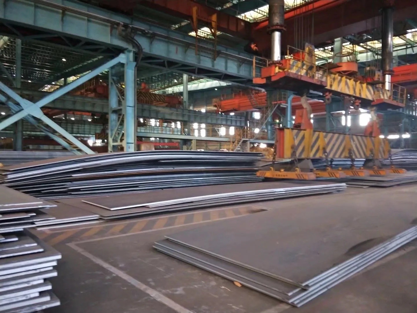 Flat Medium Carbon Steel Plate 1100mm Q235 A36 Wear Resistant