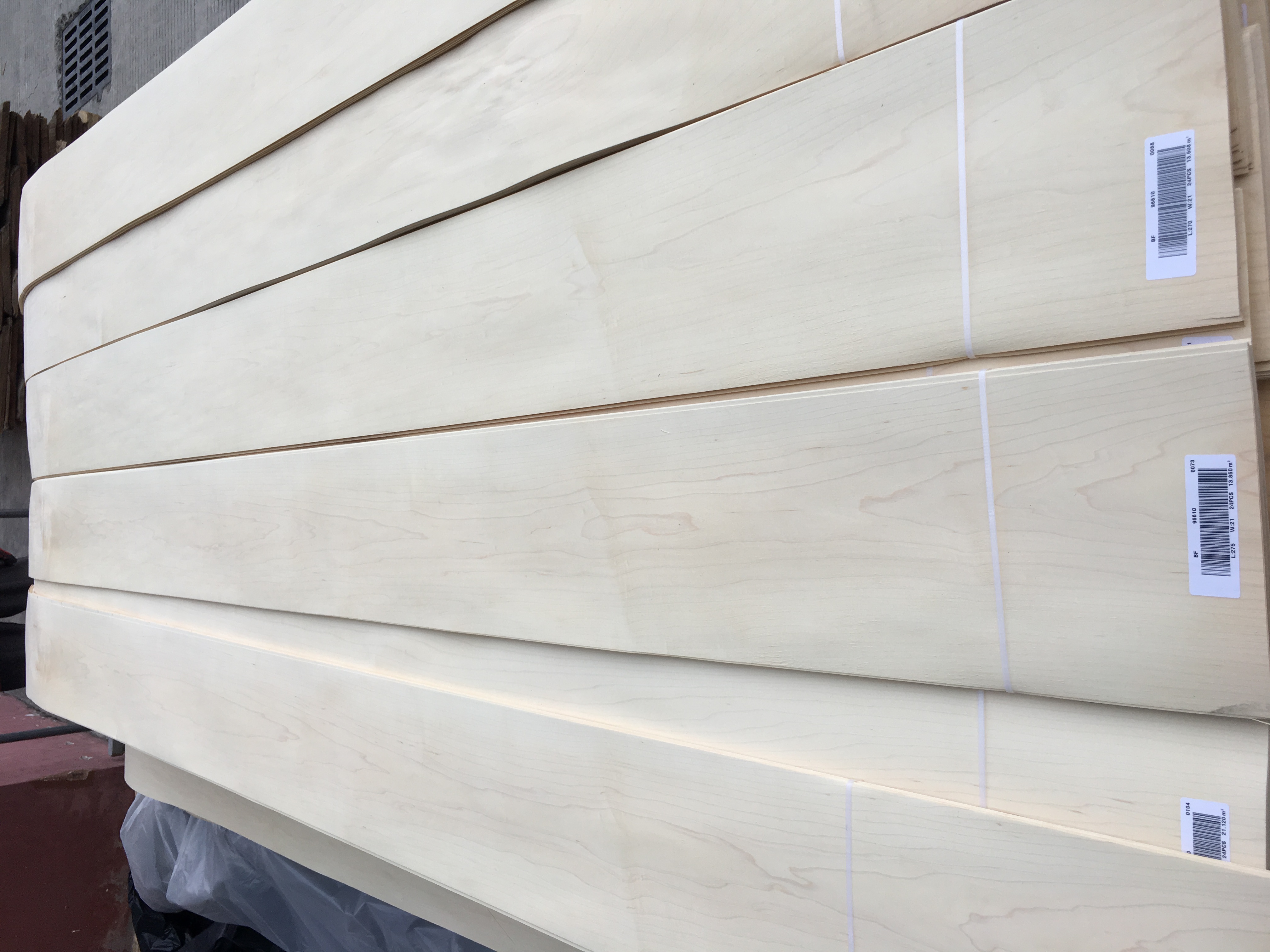 Wholesale Customized 0.45mm natural wood veneer canadian maple veneer for skateboard