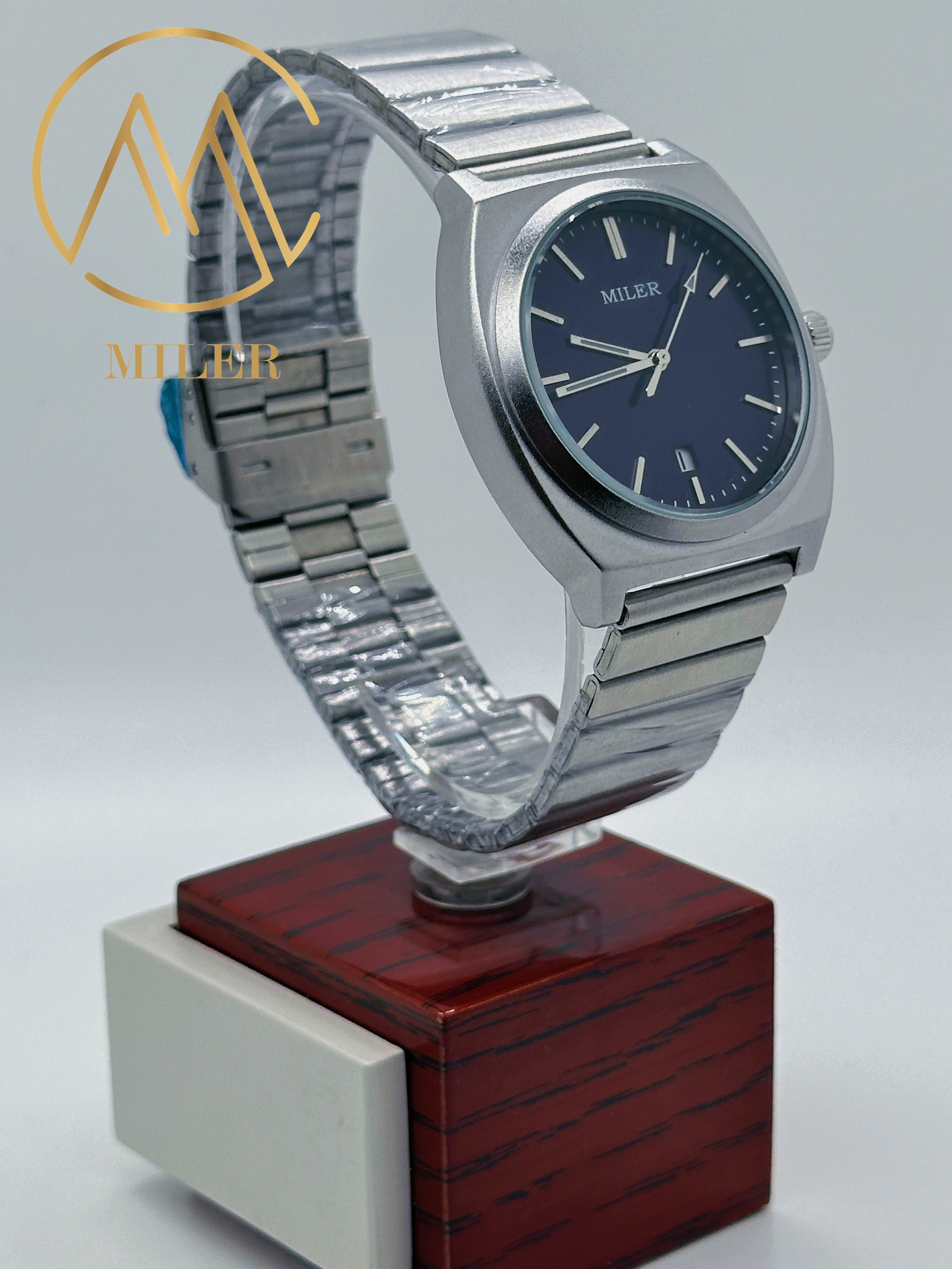 Supplier Stylish Quartz Wrist Watch For Men With Luminous Hands Band