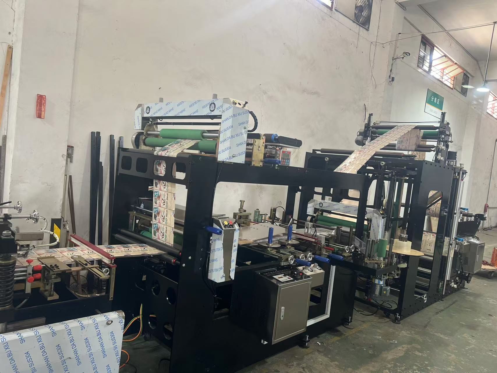 Small Width Of Roll Film Stand Up With Zipper Machine