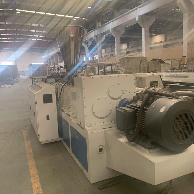 150kg/H 37kw Furniture Wpc Extrusion Machine 65mm Screw