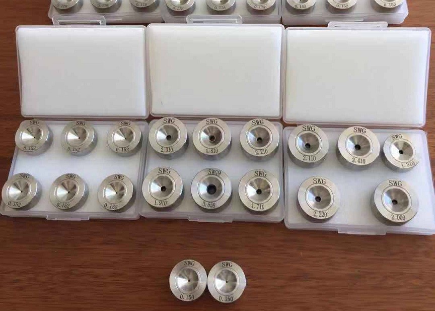 Tungsten carbide wire drawing die