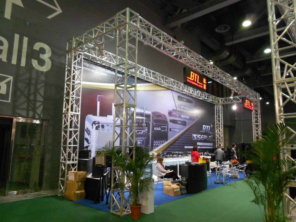 30cmx30cm Aluminum Square Truss , Silver Bolt aluminum stage truss