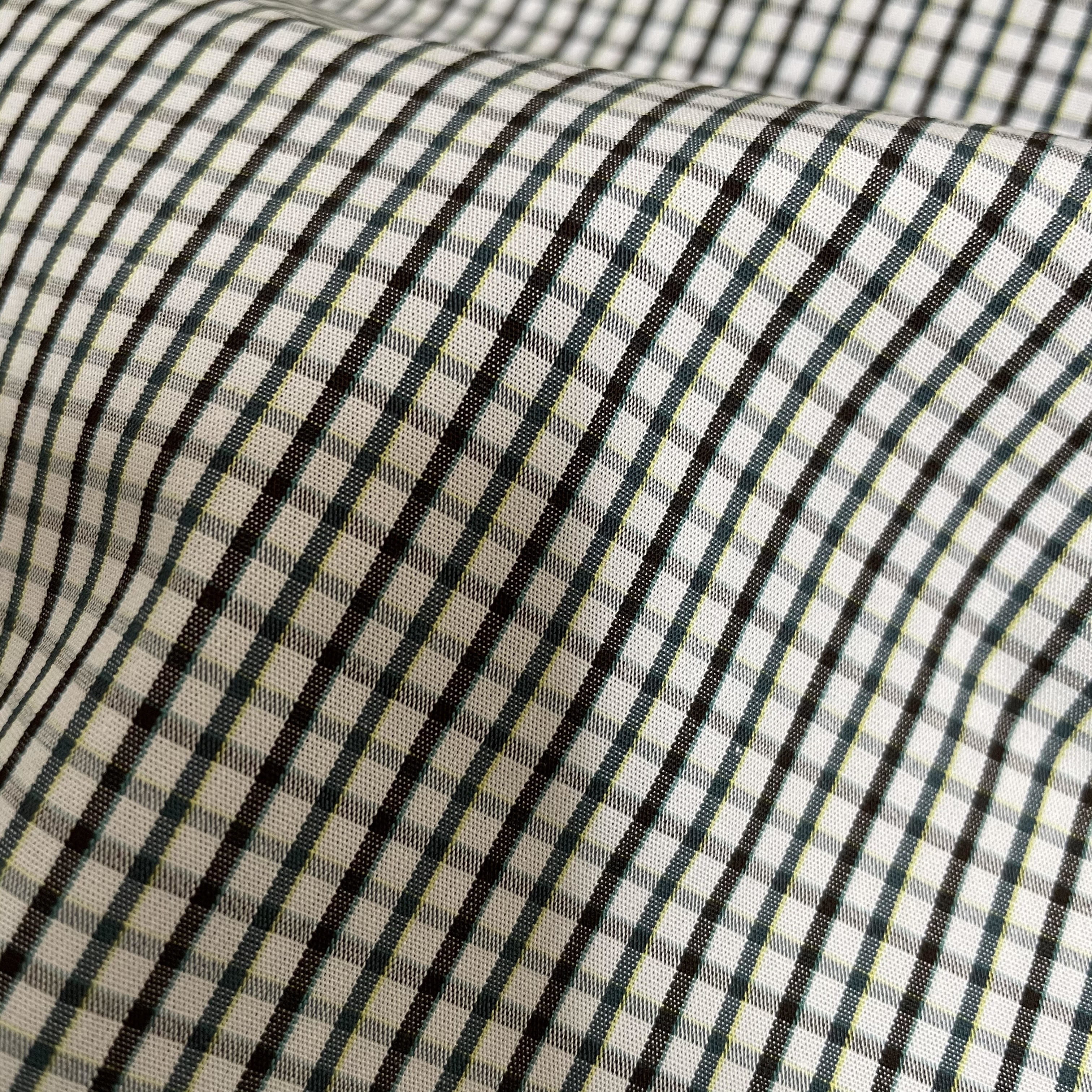100% Cotton 105GSM Yarn Dyed Fabric 50X50 Yarn Count