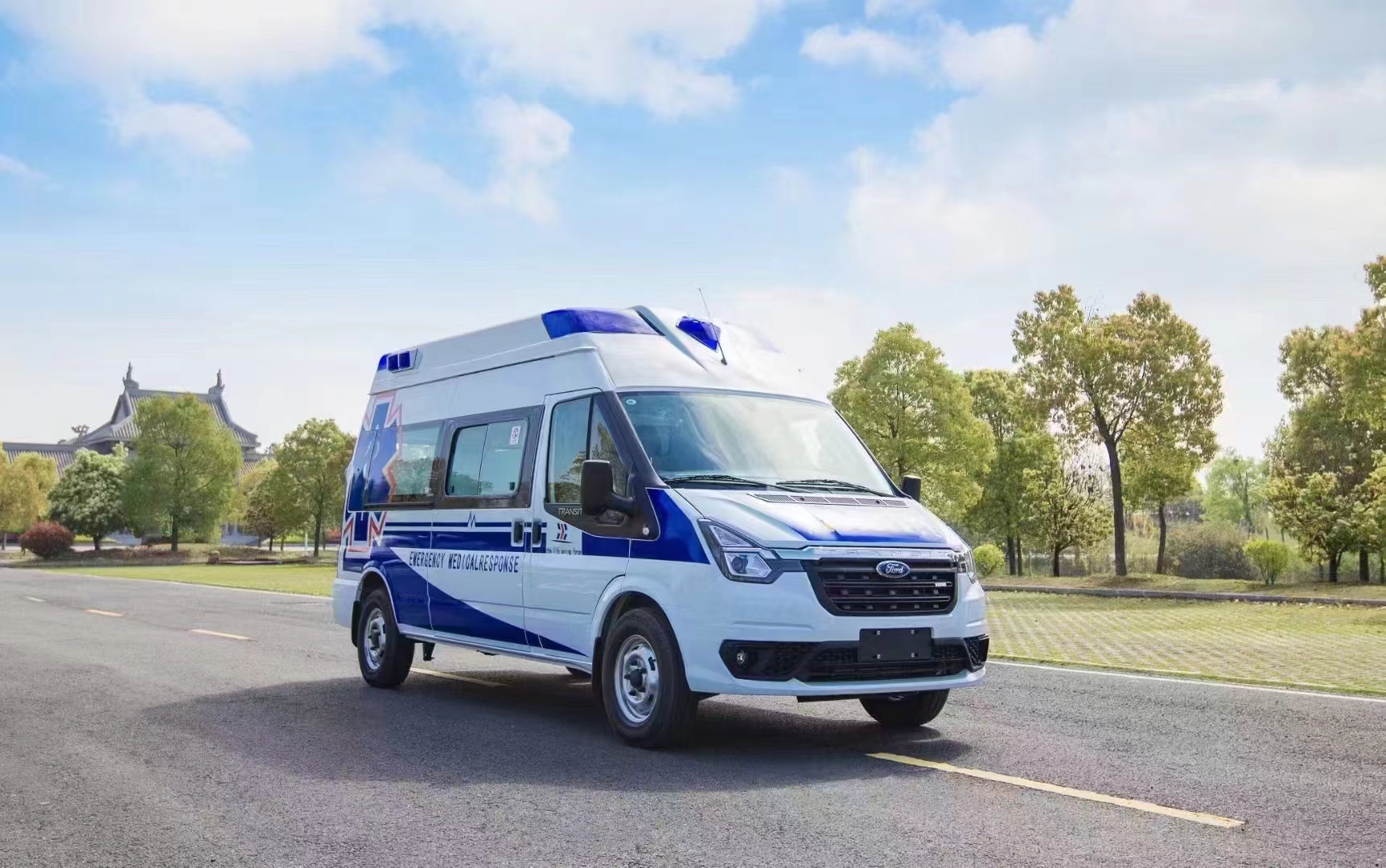 Ambulance to Yota L and Crui Ser Monitor Ambulance 4X4