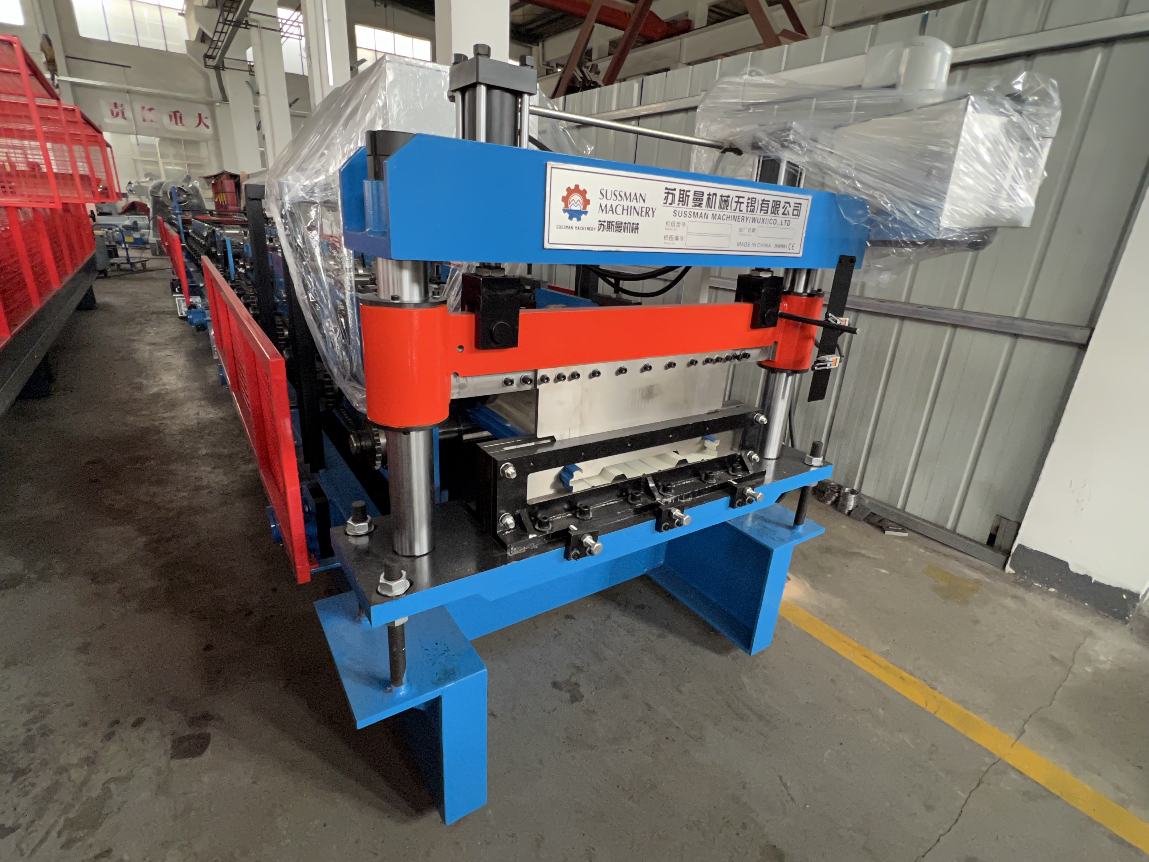 0.8-1.2mm Thickness Customized Color Sectional Garage Door Panel Roll Forming Machine