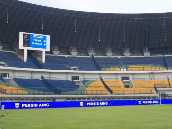 Die - Casting Stadium Perimeter Led Display , 5V 40 A Football Advertising