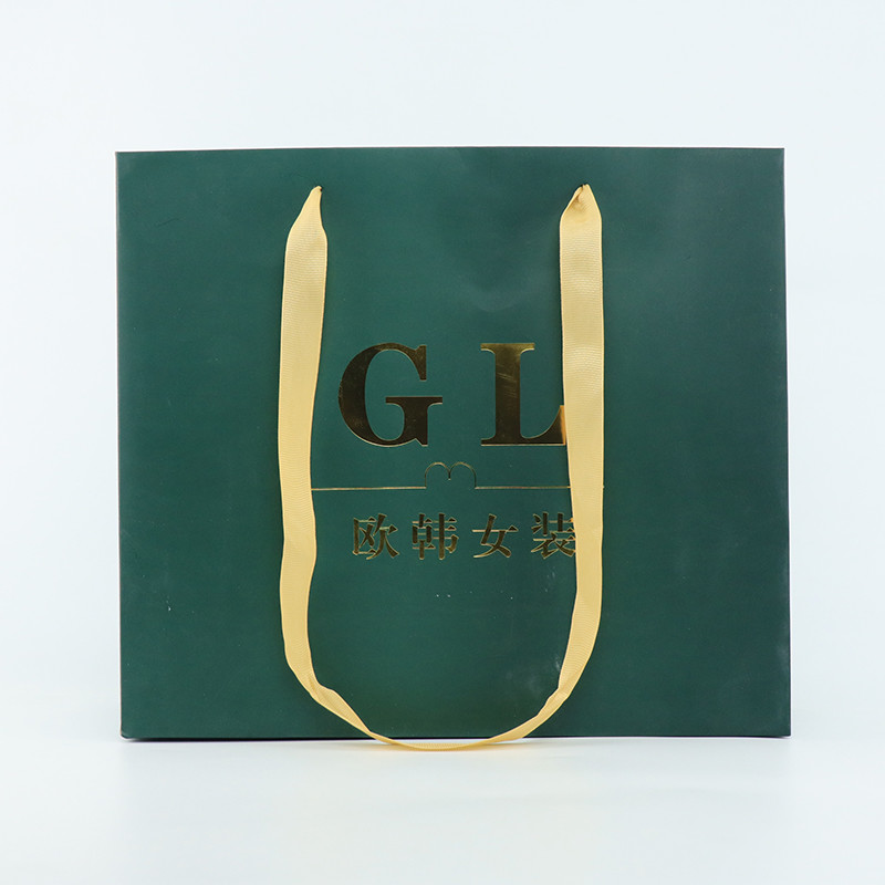 210gsm Coated Printed Luxury Paper Bags Glossy Lamination For Shopping