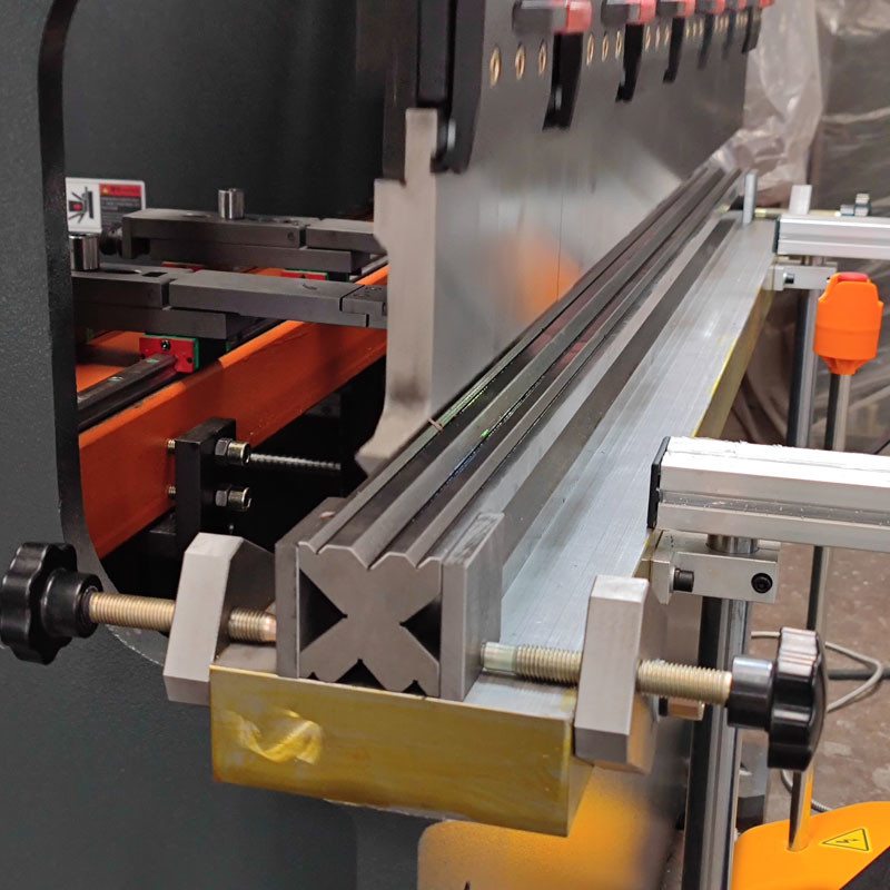 63T1600MM NC Torsion Bar Press Brake Hydraulic With Nanjing Estun E21