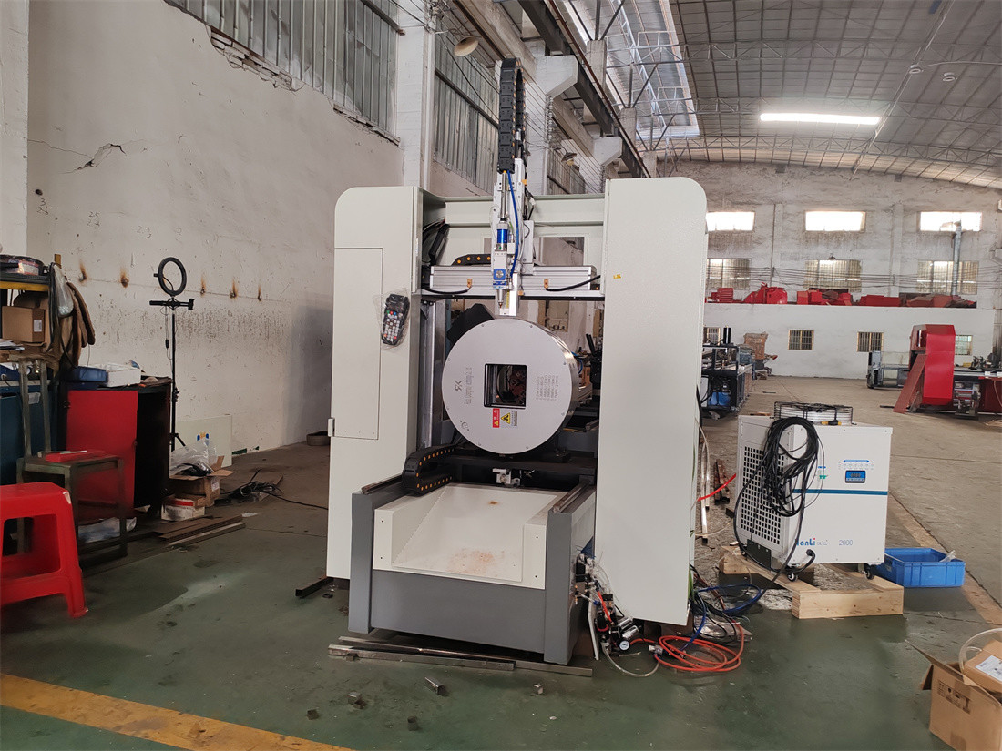Movable Gantry Type Metal Aluminum Laser Cutting Machine With CNC Laser Software